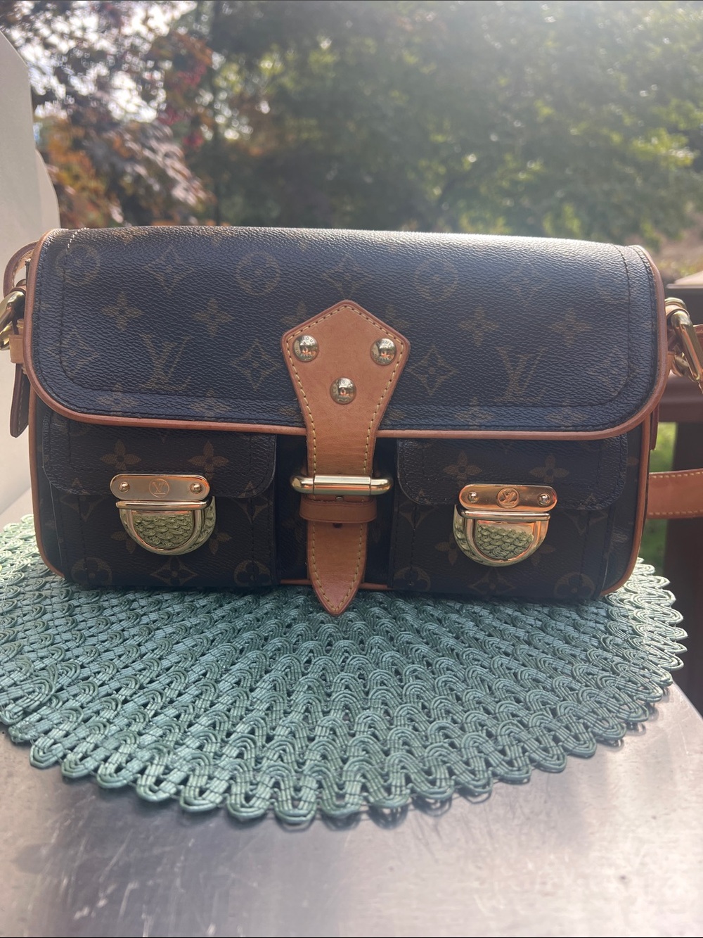Preowned Louis Vuitton Monogram Crossbody with Tan Trim and Gold Hardware.